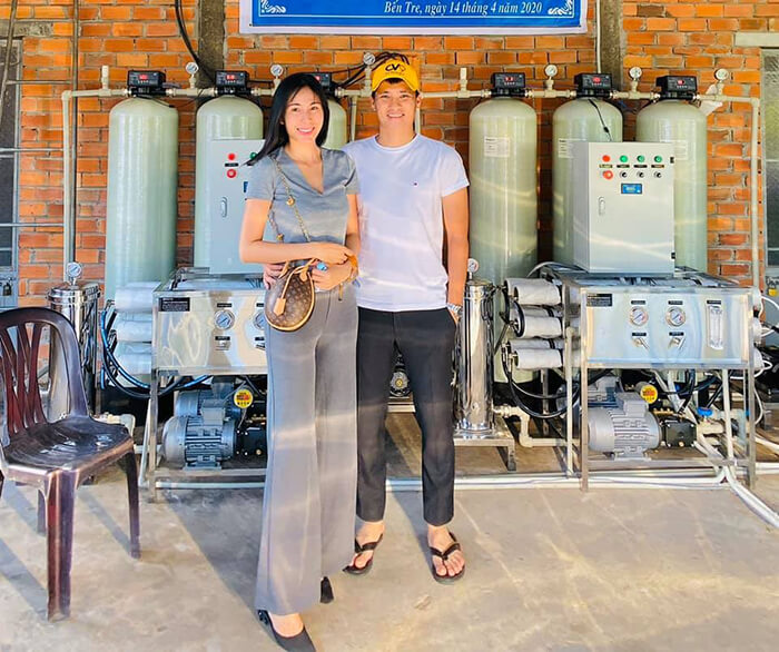 Gia đình Thủy Tiên Công Vinh lắp máy lọc nước công nghiệp